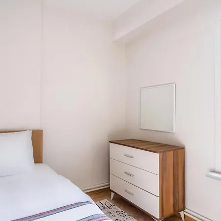 Cozy And Chic Flat Near Istinye Coast In Sariyer דירה